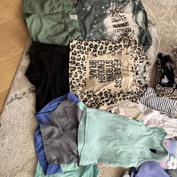 Girls lot - Picture 4 of 6